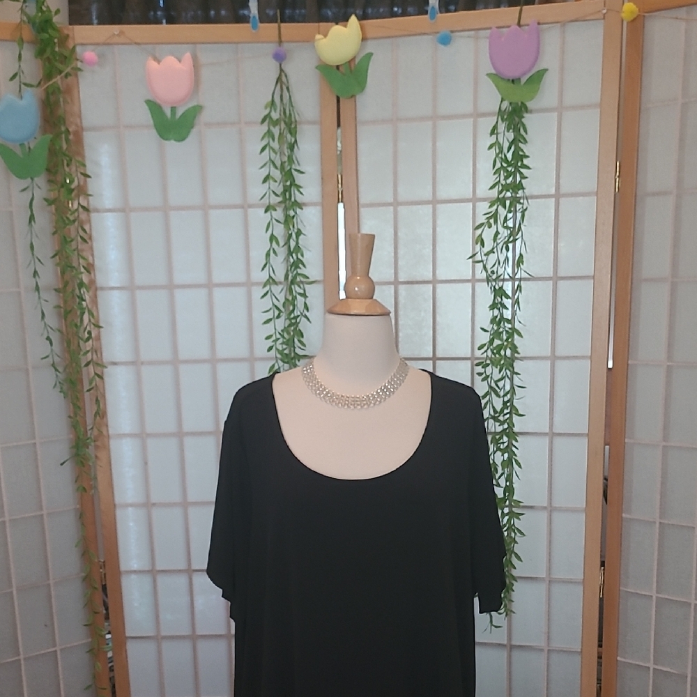 Elegant Black Women's Top 26/28